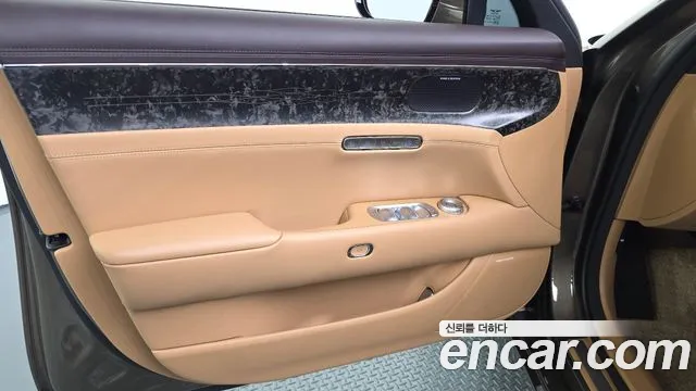 Genesis G90 Бензин 3.5 турбо AWD — Фото автомобиля 22