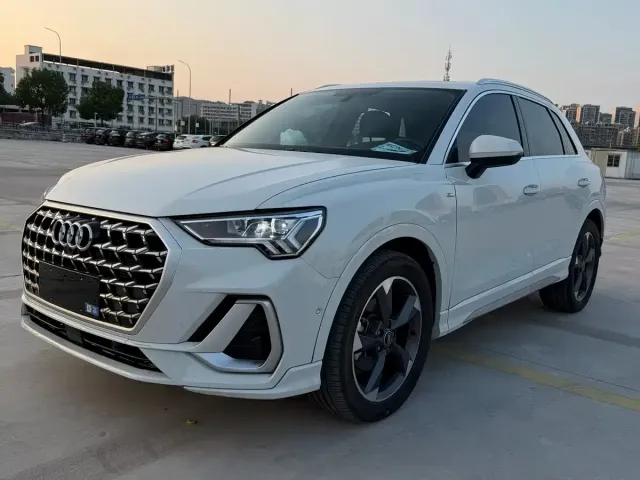 Фотография автомобиля — Audi Q3
