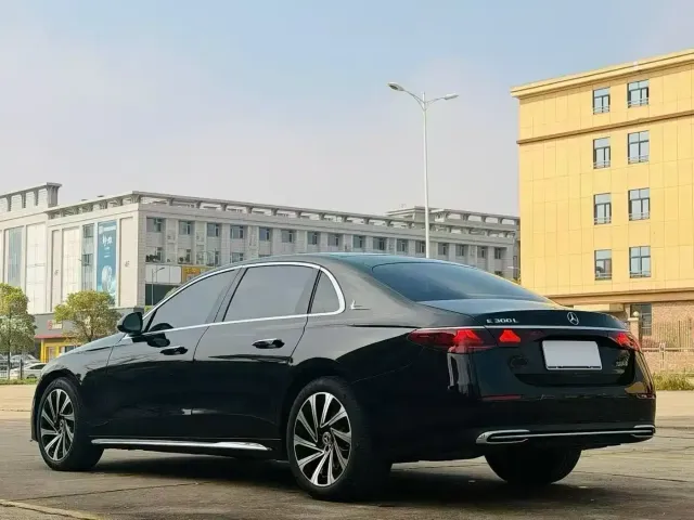 Mercedes-Benz E-Class — Фото автомобиля 9
