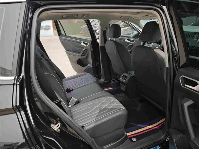 Volkswagen Tiguan L — Фото автомобиля 10