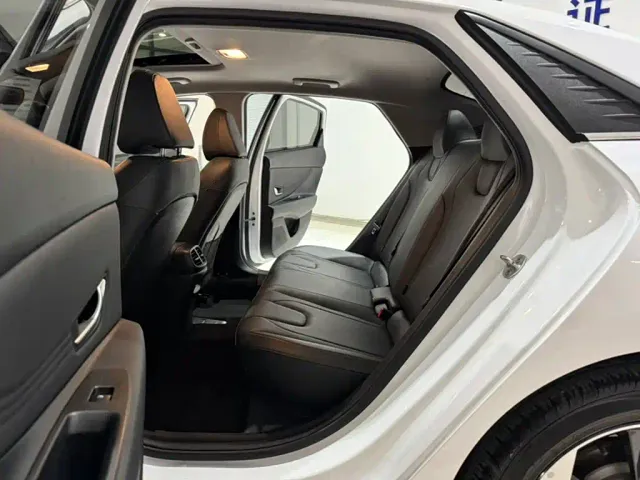 Hyundai Elantra — Фото автомобиля 18