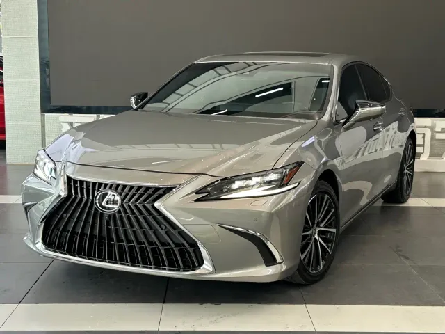 Фотография автомобиля — Lexus ES