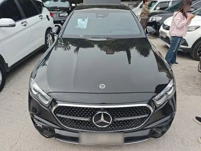 Mercedes-Benz E-Class — Фото автомобиля 2