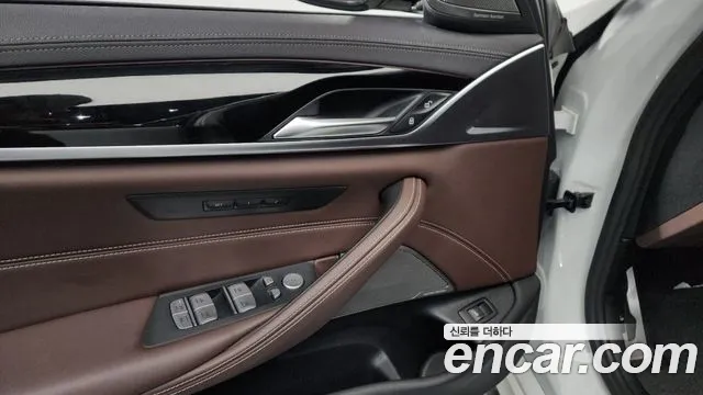 BMW 5 Series G30 — Фото автомобиля 28