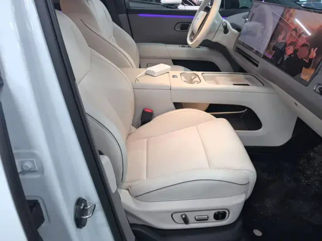 Li Auto Li Auto i6 2025 2WD Base Model — Фото автомобиля 24