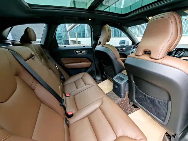 Volvo XC60 — Фото автомобиля 7