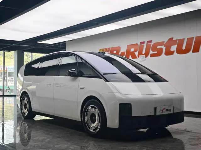 Li Auto MEGA — Фото автомобиля 3