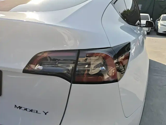 Tesla Model Y — Фото автомобиля 7