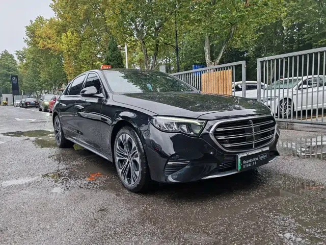 Mercedes-Benz E-Class — Фото автомобиля 3