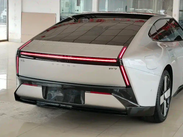 Xpeng P7 — Фото автомобиля 8