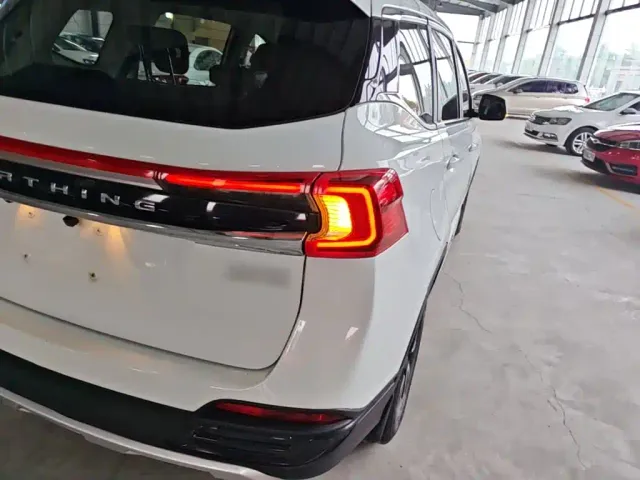 Forthing T5 — Фото автомобиля 7