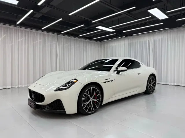 Фотография автомобиля — Maserati GranTurismo