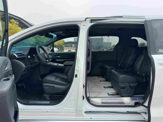 Toyota Granvia — Фото автомобиля 12