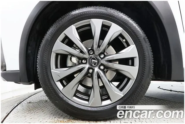 Lexus UX UX250h — Фото автомобиля 5