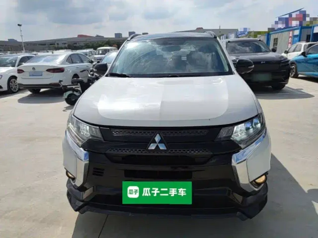 Mitsubishi Outlander — Фото автомобиля 2