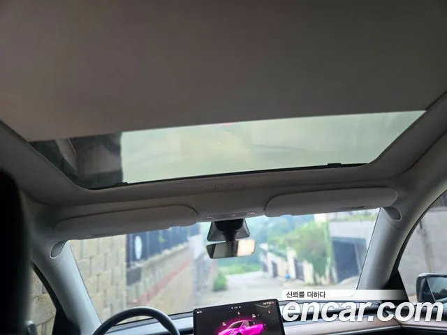 Tesla Model Y — Фото автомобиля 12