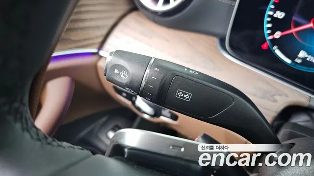 Mercedes-Benz E-Class — Фото автомобиля 25