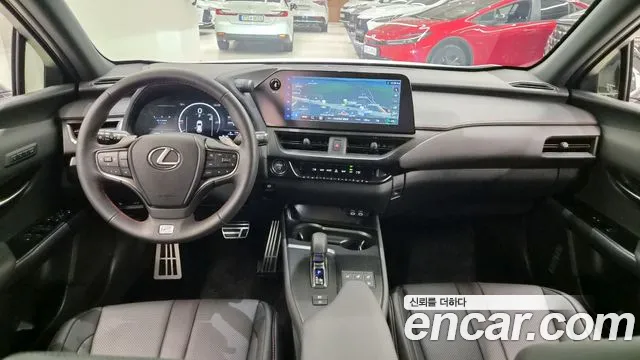 Lexus UX UX300h — Фото автомобиля 7