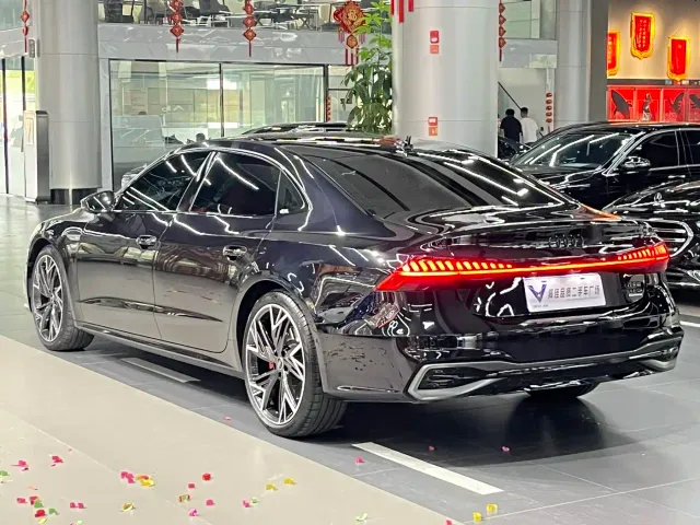Audi A7L — Фото автомобиля 8
