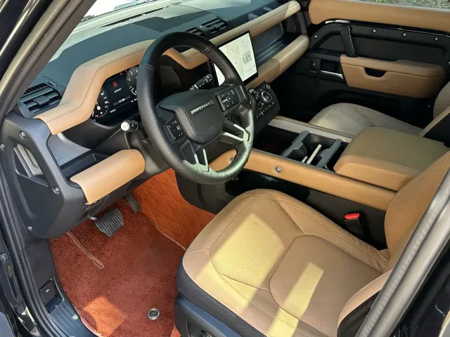 Land Rover Defender — Фото автомобиля 10