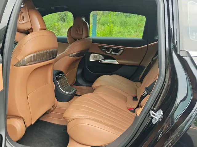 Mercedes-Benz E-Class — Фото автомобиля 15