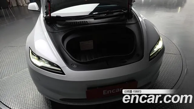 Tesla Model 3 — Фото автомобиля 6