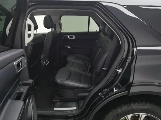 Ford Explorer — Фото автомобиля 15