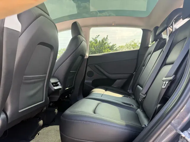 Tesla Model Y — Фото автомобиля 8