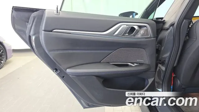 BMW i4 — Фото автомобиля 14