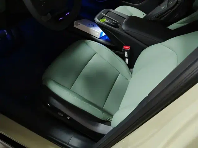 Hongqi EH7 — Фото автомобиля 14