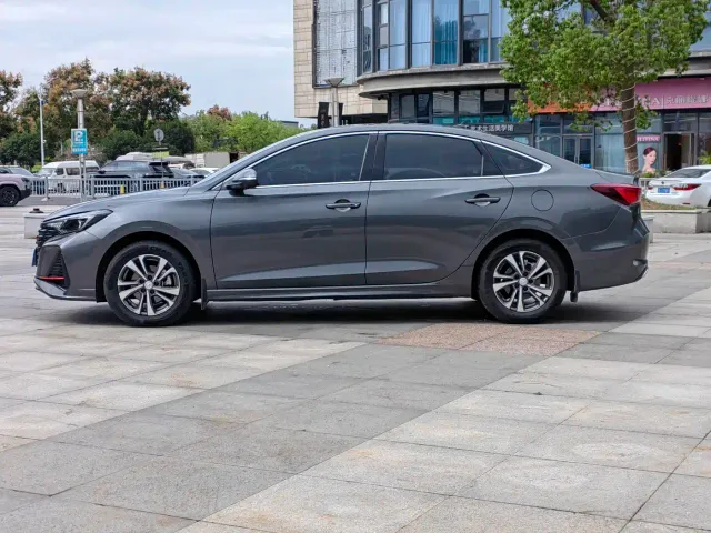 Changan Eado — Фото автомобиля 4
