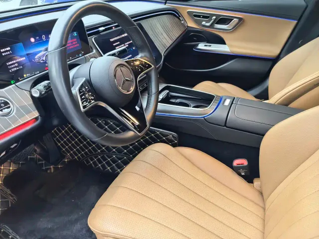 Mercedes-Benz E-Class — Фото автомобиля 4