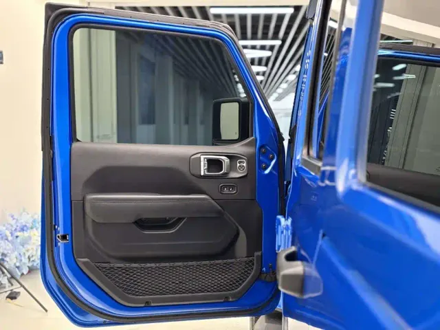 Jeep Wrangler — Фото автомобиля 15