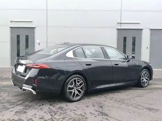 BMW i5 — Фото автомобиля 7