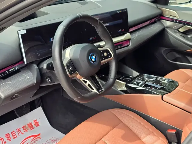 BMW i5 — Фото автомобиля 11