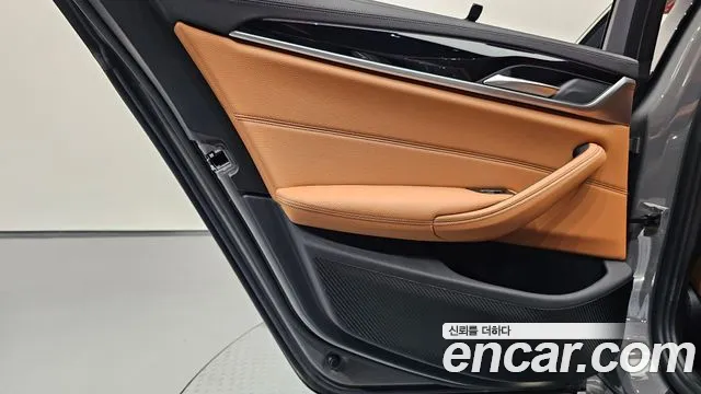 BMW 5 Series G30 — Фото автомобиля 14