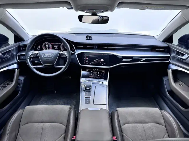Audi A7L — Фото автомобиля 10