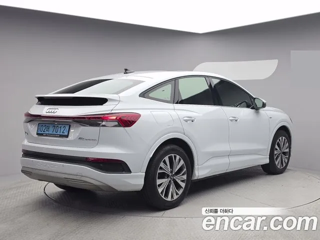 Audi Q4 e-tron F4 — Фото автомобиля 2