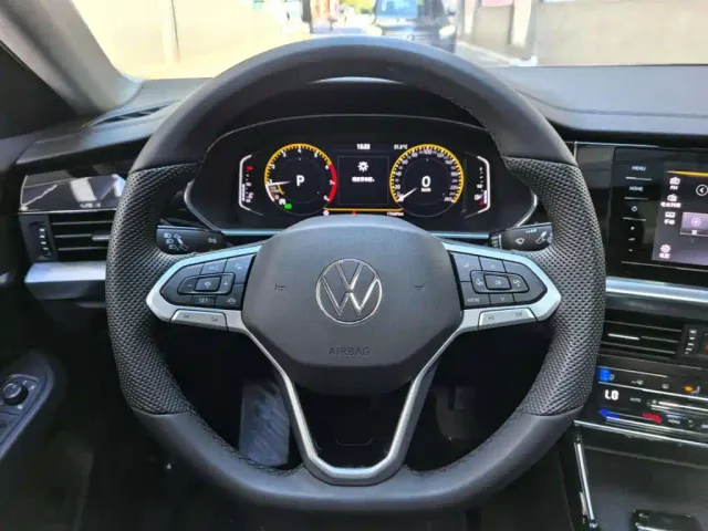 Volkswagen Passat — Фото автомобиля 12