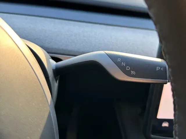 Tesla Model Y — Фото автомобиля 22