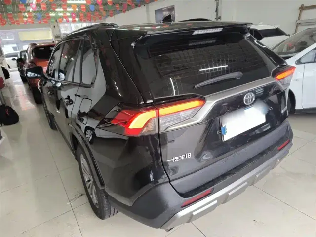 Toyota RAV4 — Фото автомобиля 22