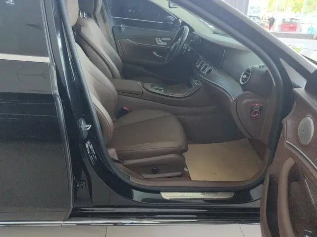 Mercedes-Benz E-Class — Фото автомобиля 8