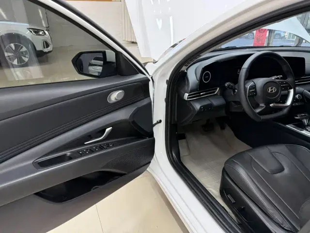 Hyundai Elantra — Фото автомобиля 8