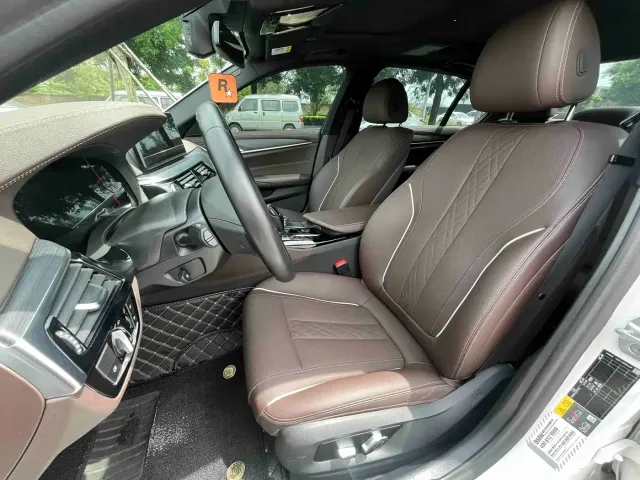 BMW 5 Series — Фото автомобиля 11
