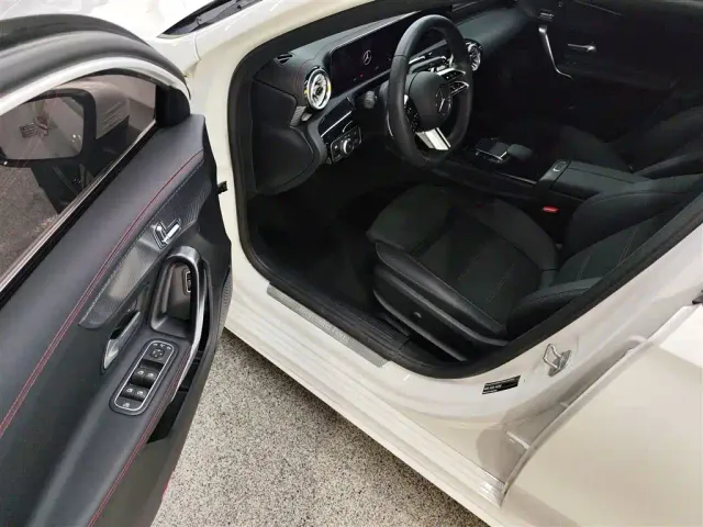 Mercedes-Benz A-Class — Фото автомобиля 11