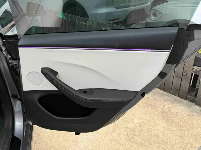 Tesla Model 3 — Фото автомобиля 10