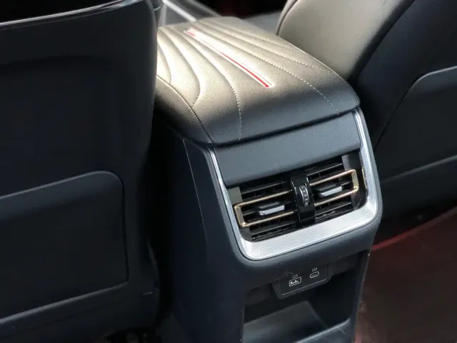 Hongqi H5 — Фото автомобиля 19