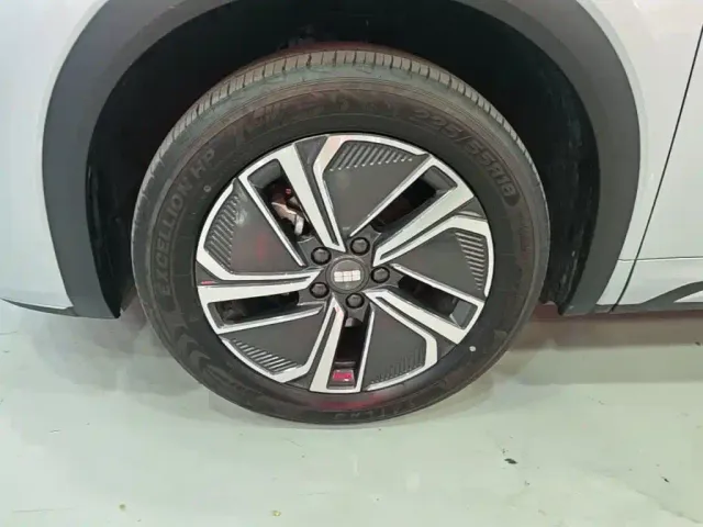 Geely Galaxy Starship 7 EM-i — Фото автомобиля 22