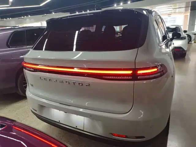 Leapmotor C10 — Фото автомобиля 5