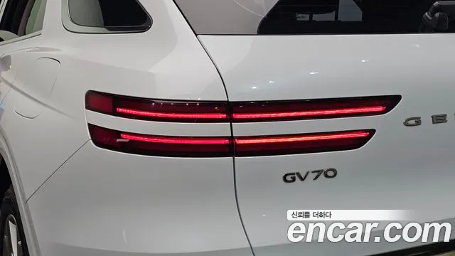 Genesis GV70 2.5T Бензин 2WD — Фото автомобиля 17